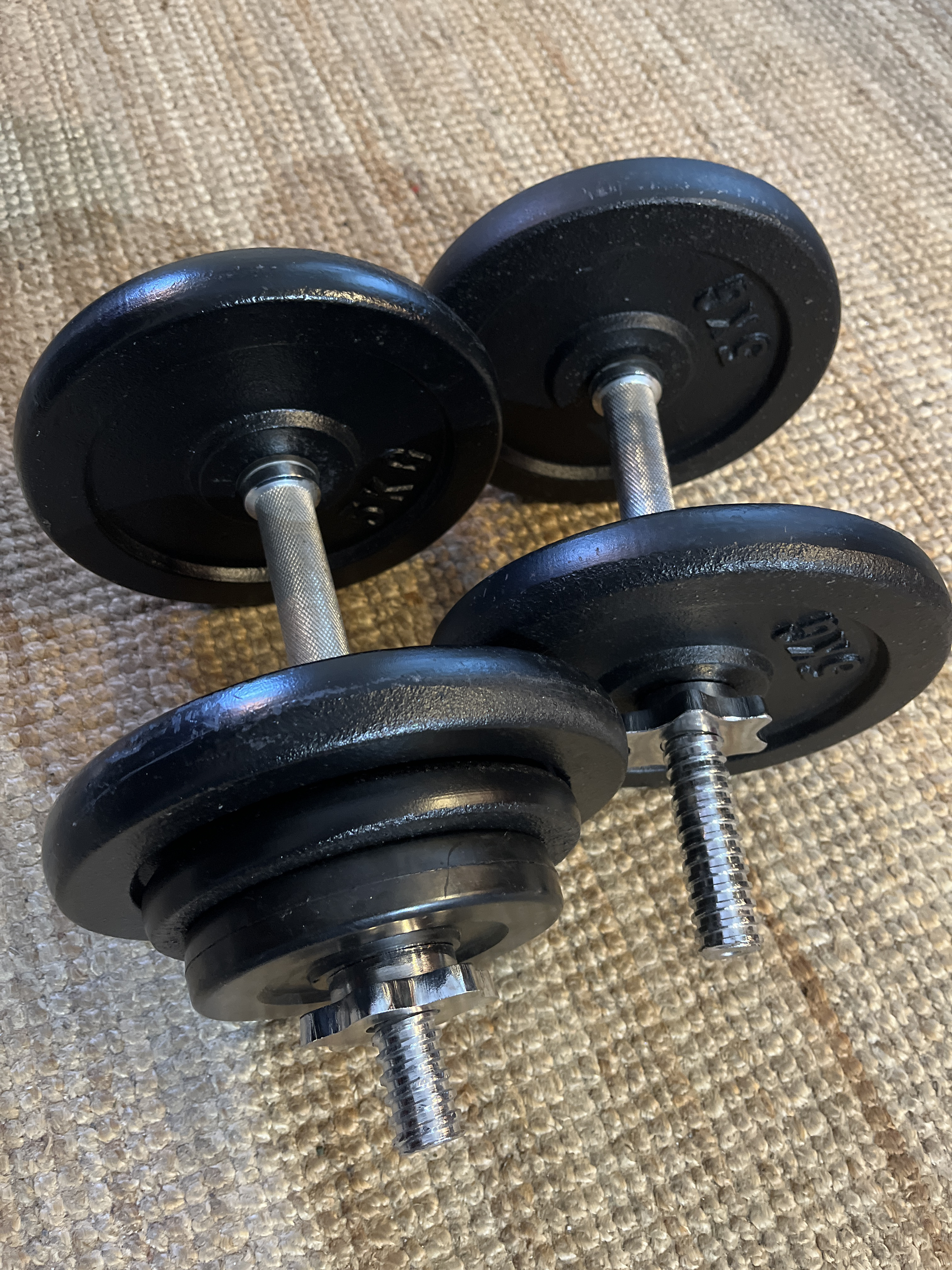 Hantlar 2 st med fria vikter upp till 27 kg styck.