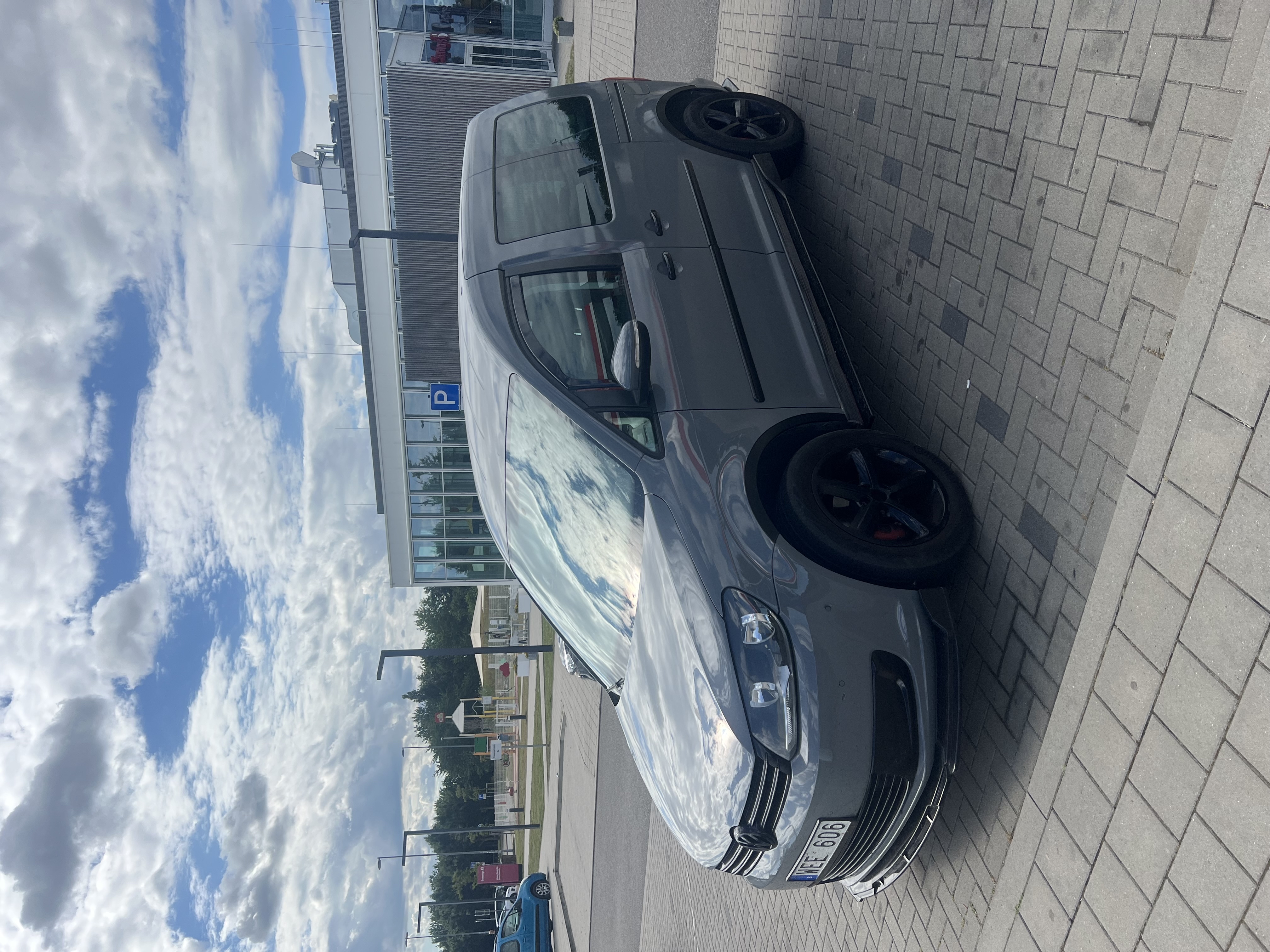 Vw caddy med 5 eller 7 sits .