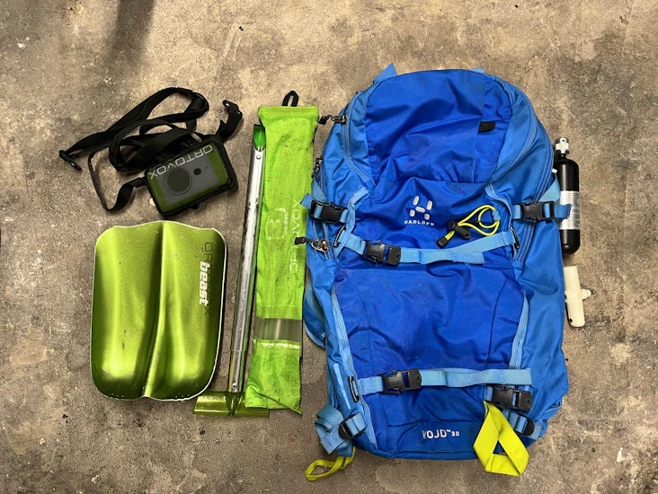 Lumivyöry reppu (haglöfs vojd 30), piippari, lapio ja sondi