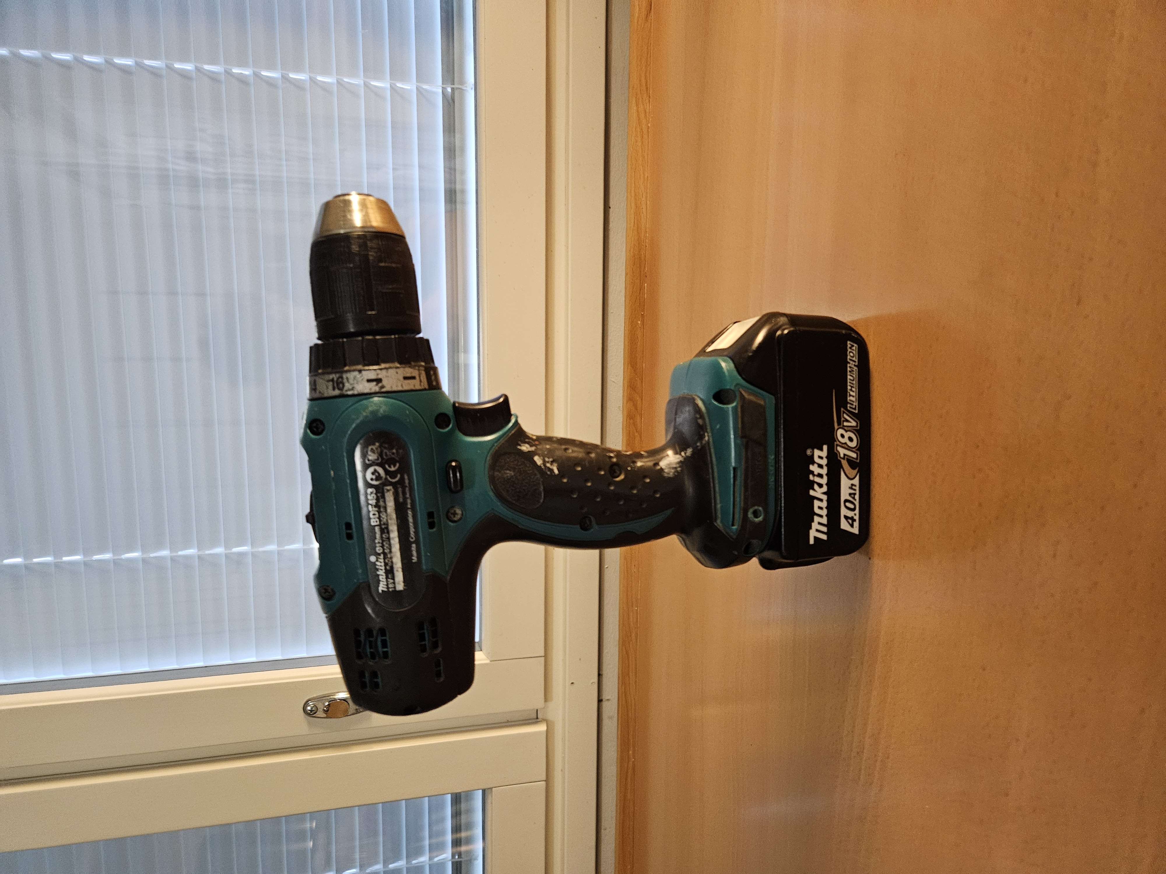 Makita 18v akkuporakone / ruuvinväännin + 4,0 ah akku
