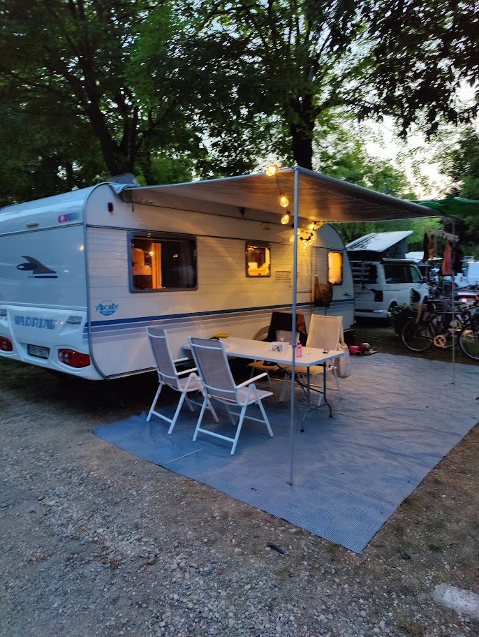 Adria adora barnkammare