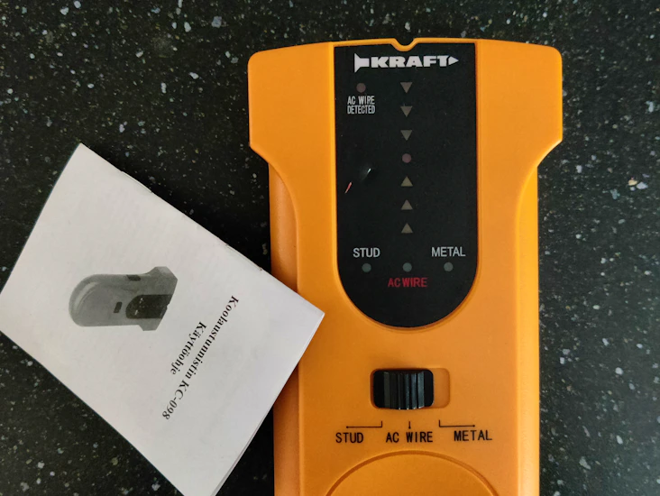 Koolaustunnistin/rakennusilmaisin