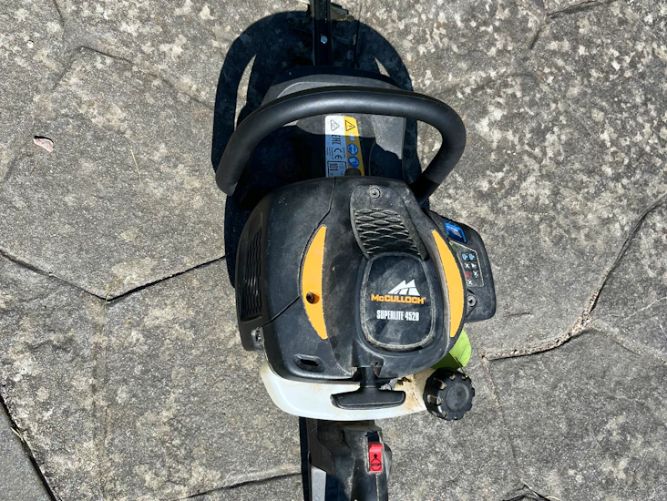 Bensindriven häcksax