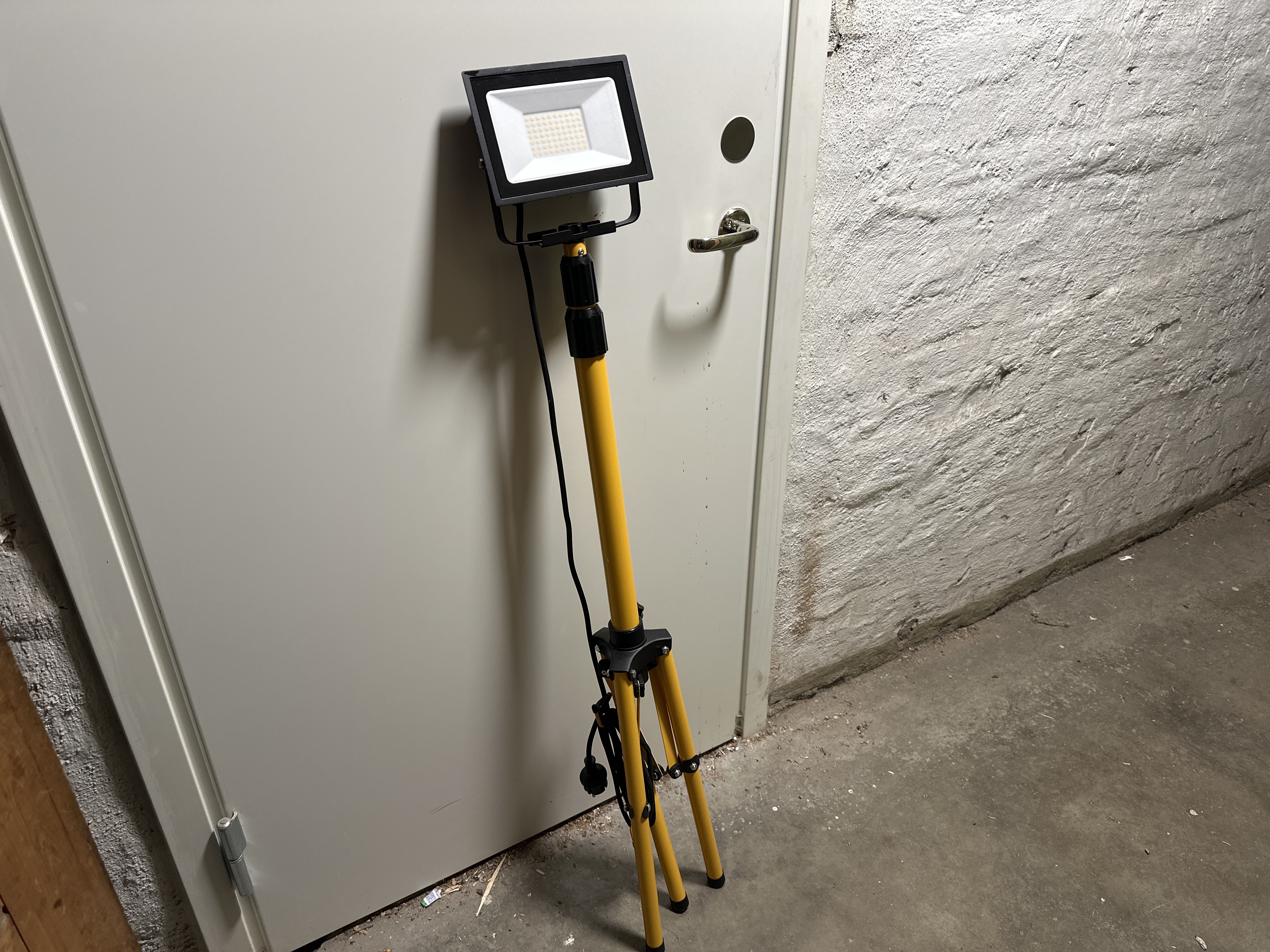 Arbeidslampe på stativ