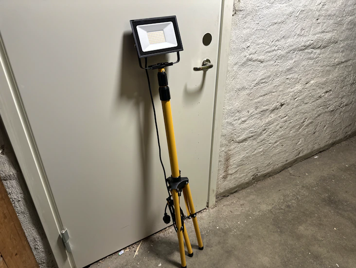 Arbeidslampe på stativ