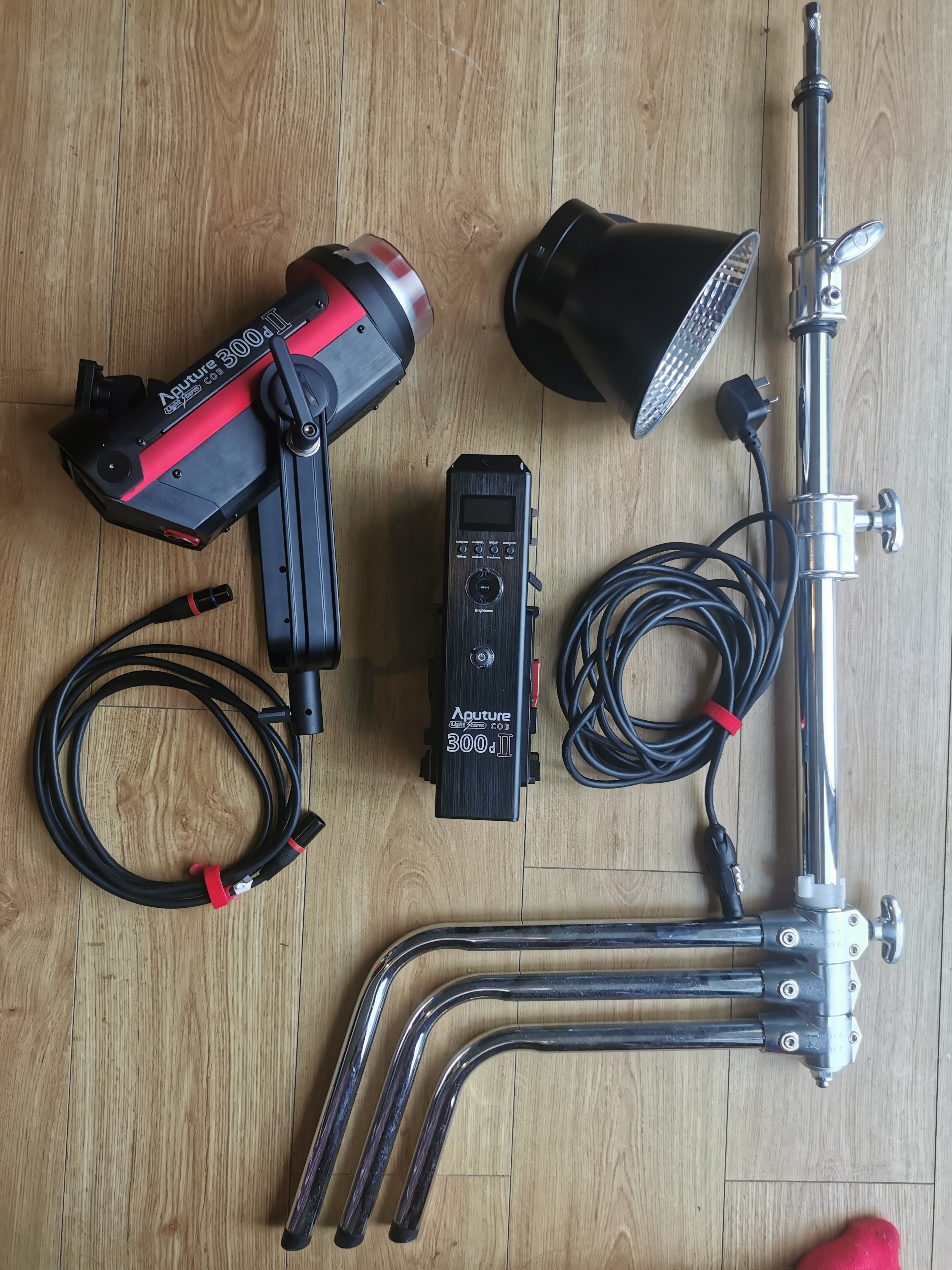 Aputure 300d ii + c stand