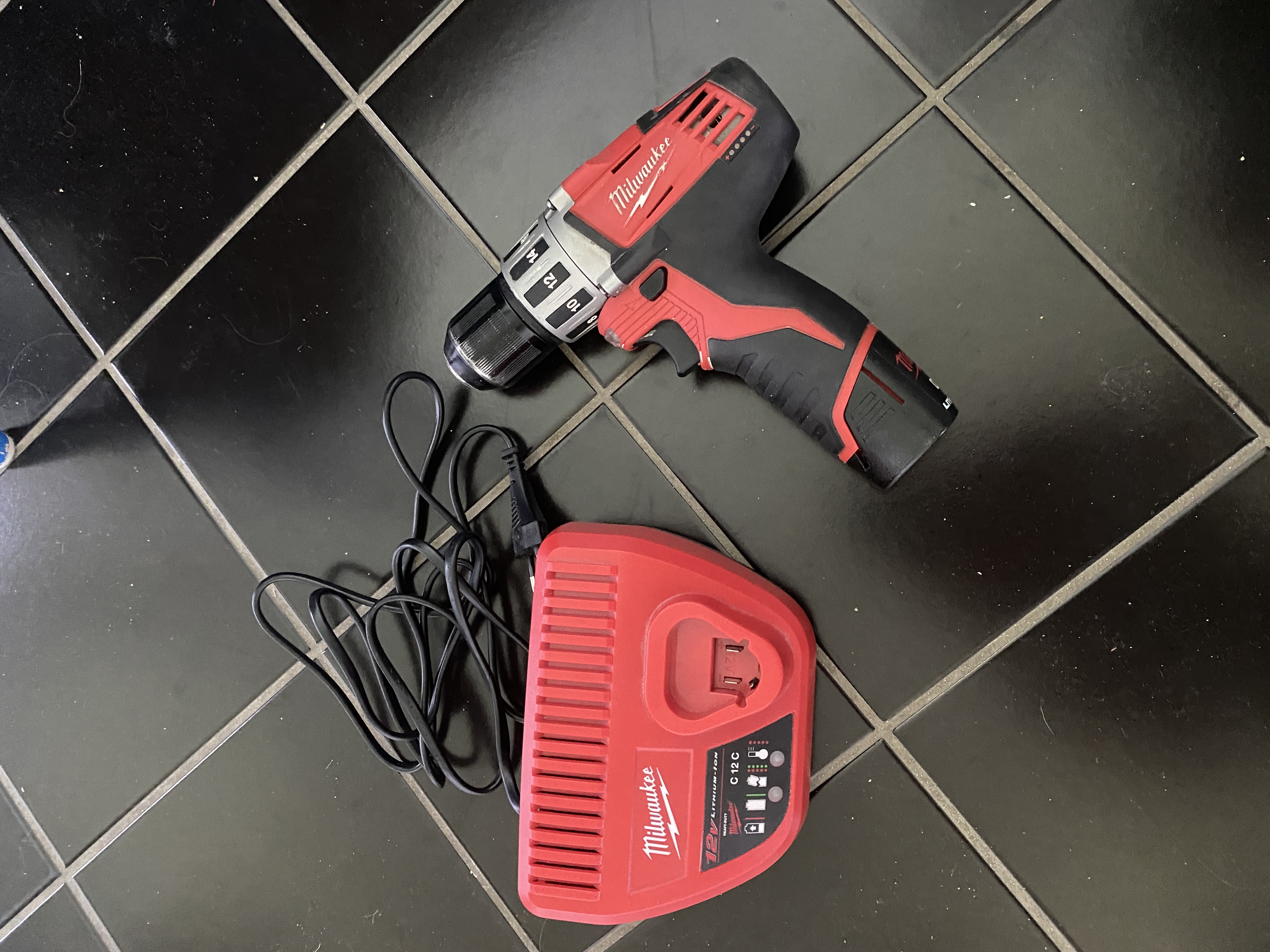 Milwaukee m12 borrskruvdragare