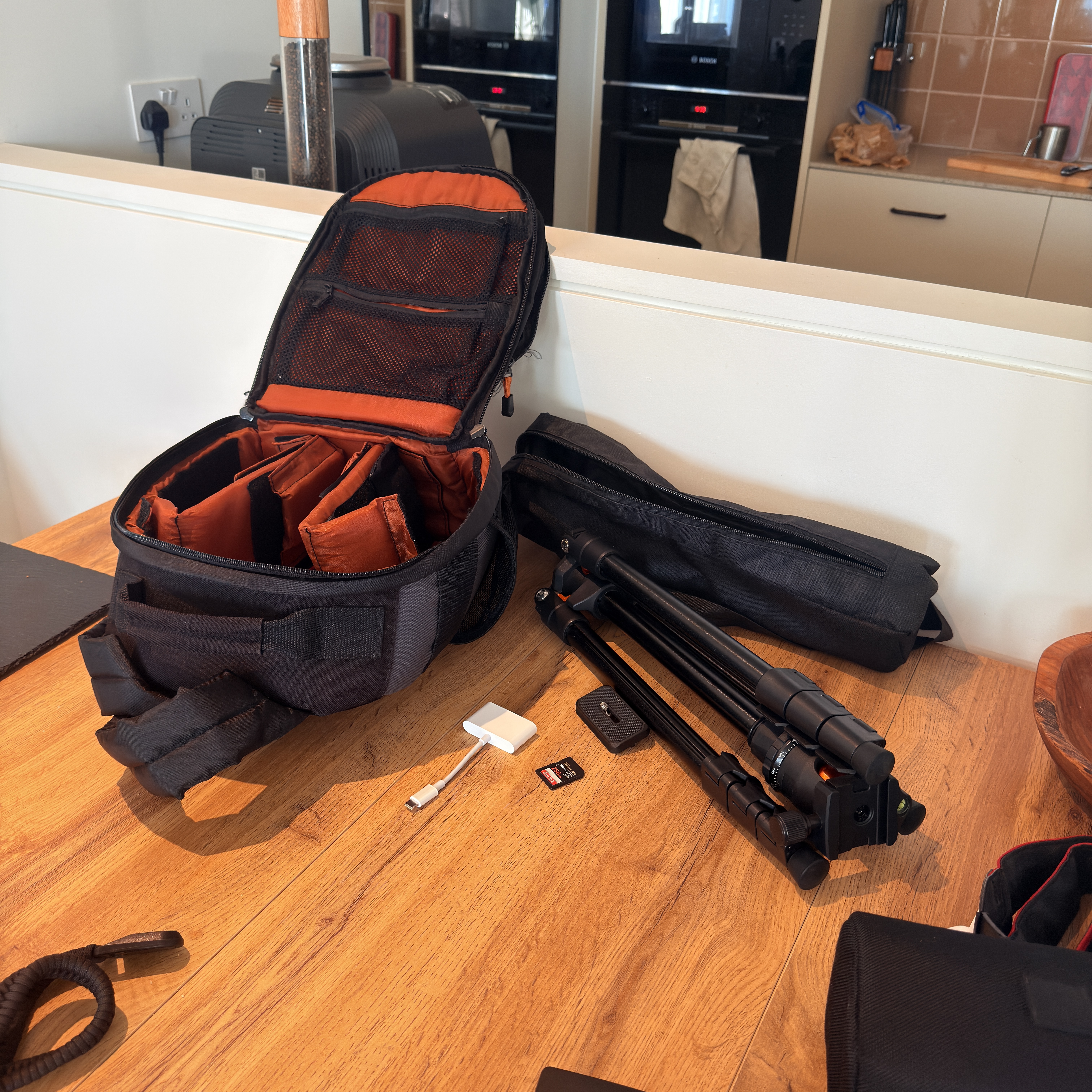 Camera accessories kit — 256gb sd card + tripod + bag + usb-c reader