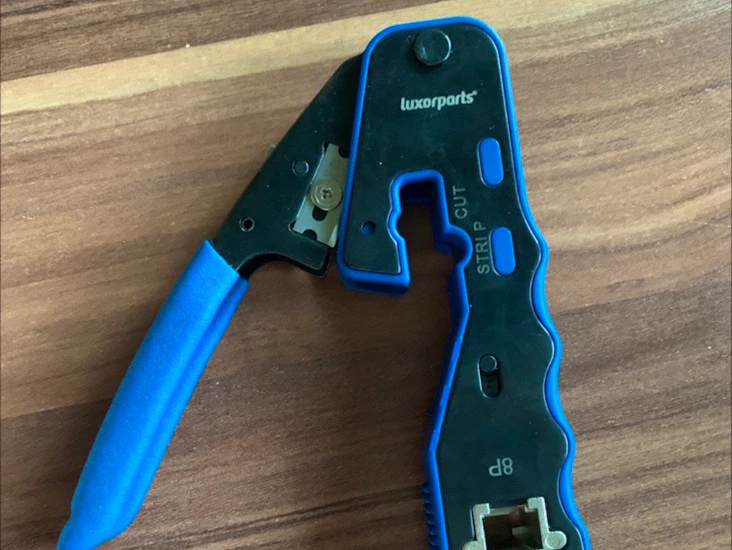 Crimptång till nätverk, rj45. pass through samt enklare kabeltestare