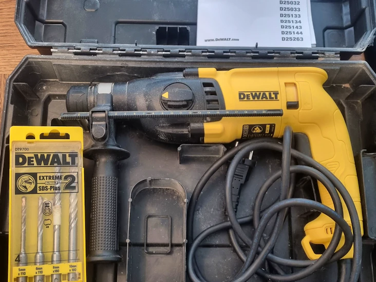 Premium borr inklusive borrhuvud dewalt d25033k slagborrmaskin borrhammare