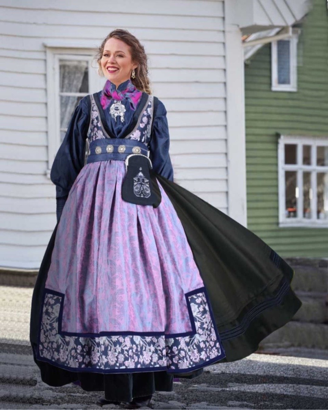 Festdrakt / fantasibunad elvira