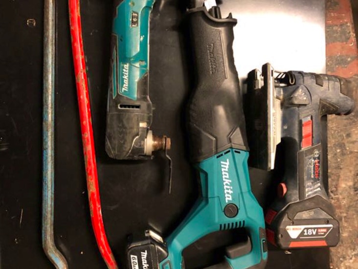 Kofot med riv verktyg