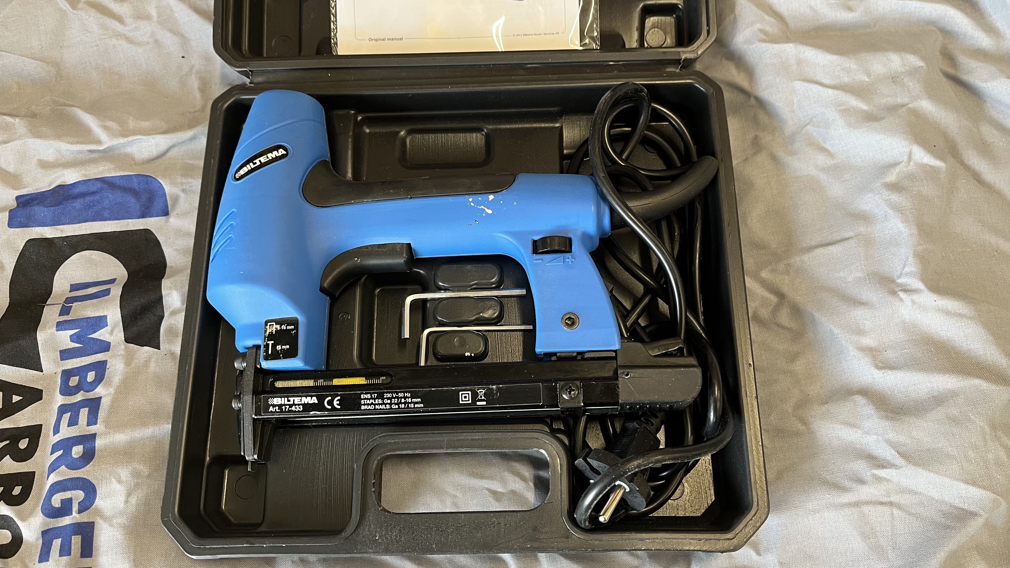 Dyckert och häftpistol