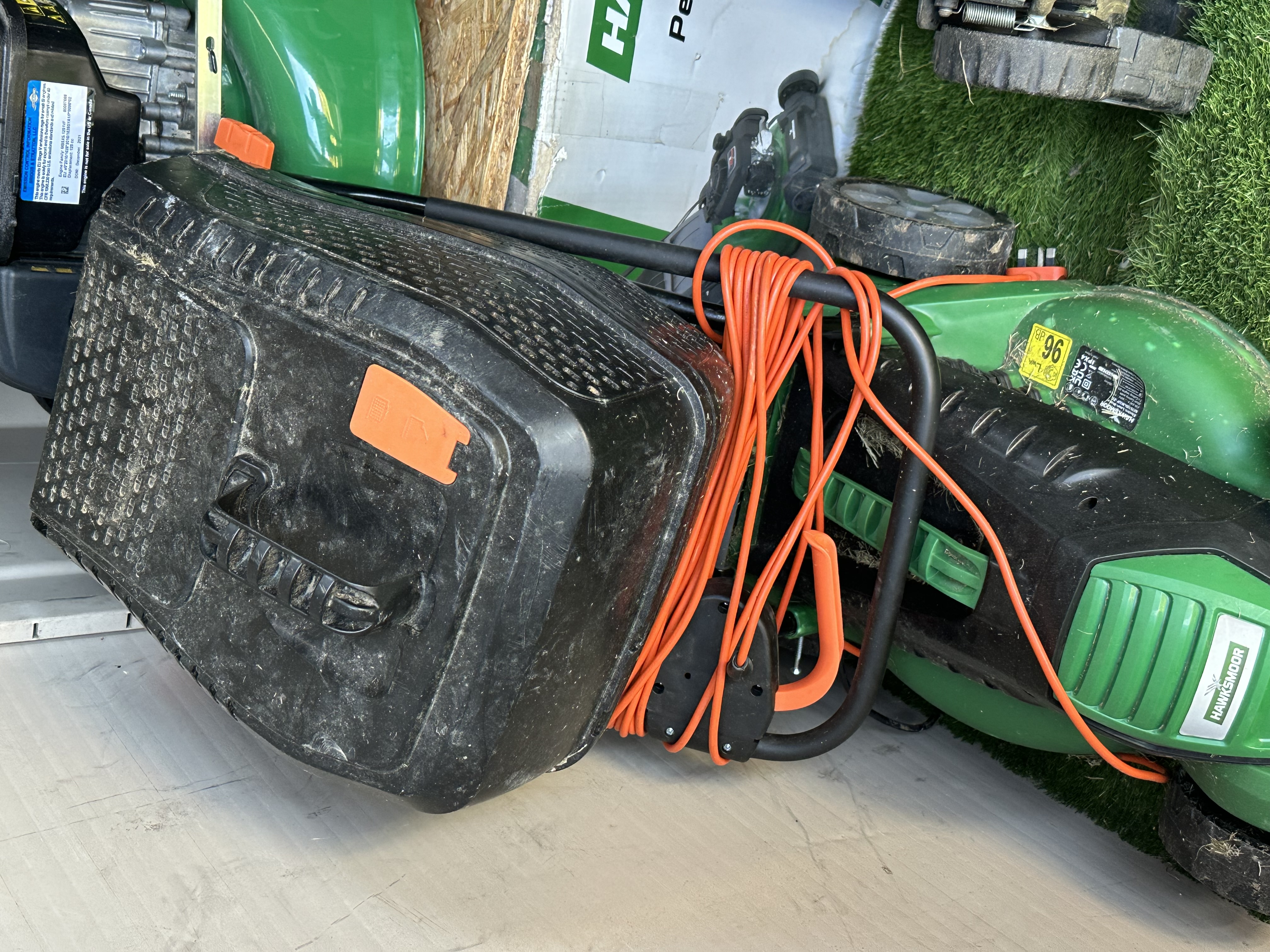 Electric lawn mover 
