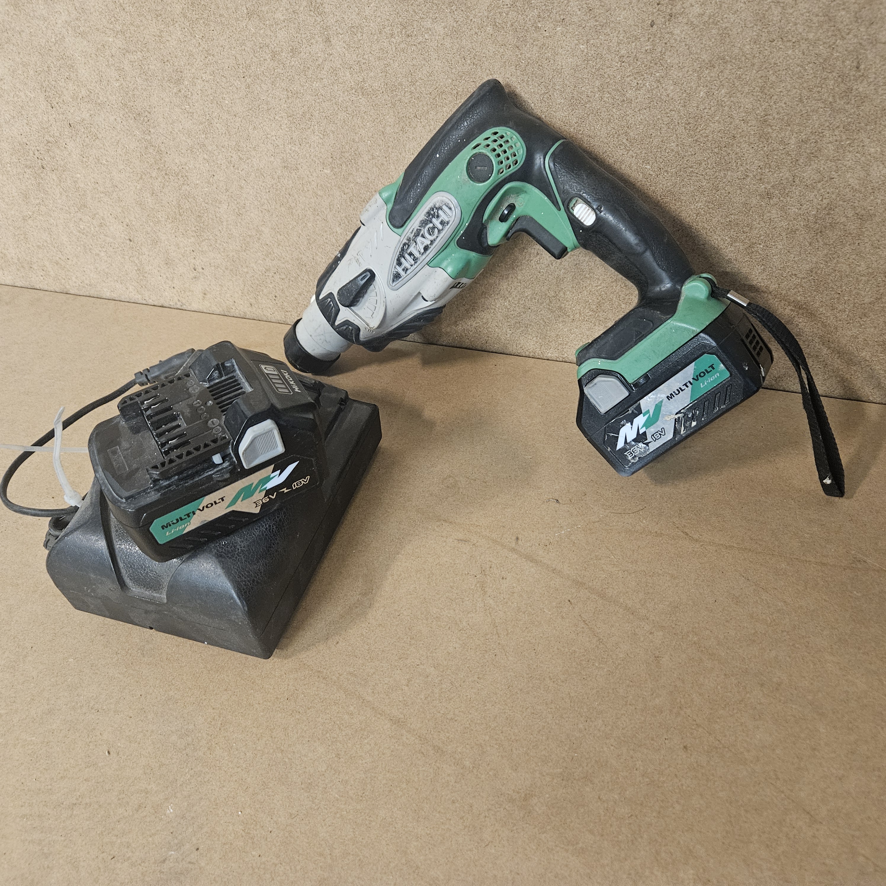 Hitachi slagborrmaskin. lätt. för tak mm