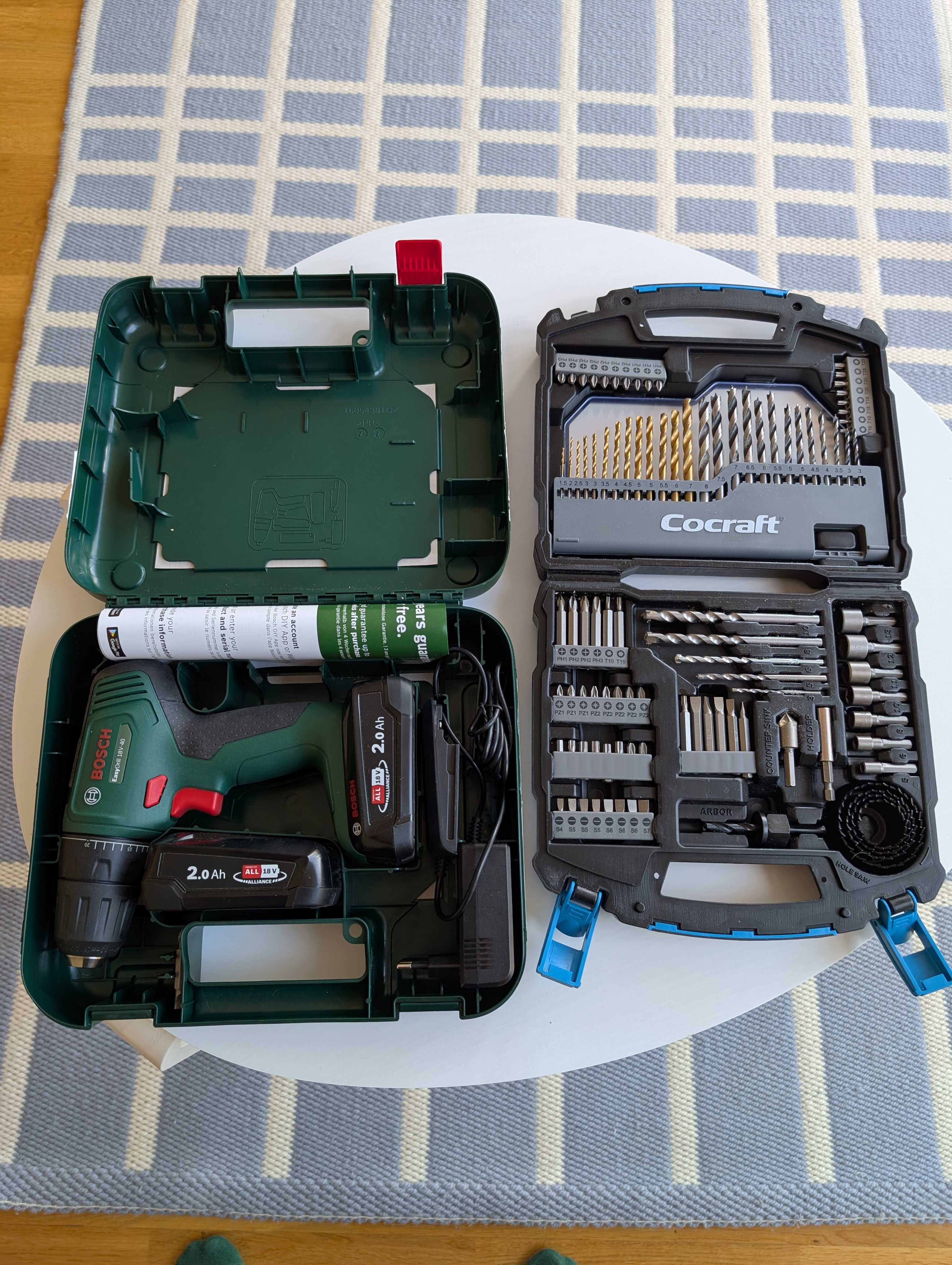 Kraftfull skruvdragare 18v-40nm bosch med bits och borrsats