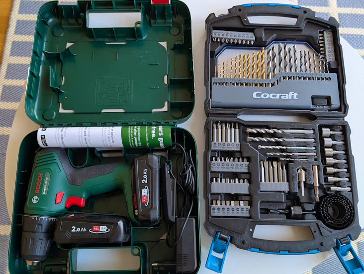 Kraftfull skruvdragare 18v-40nm bosch med bits och borrsats