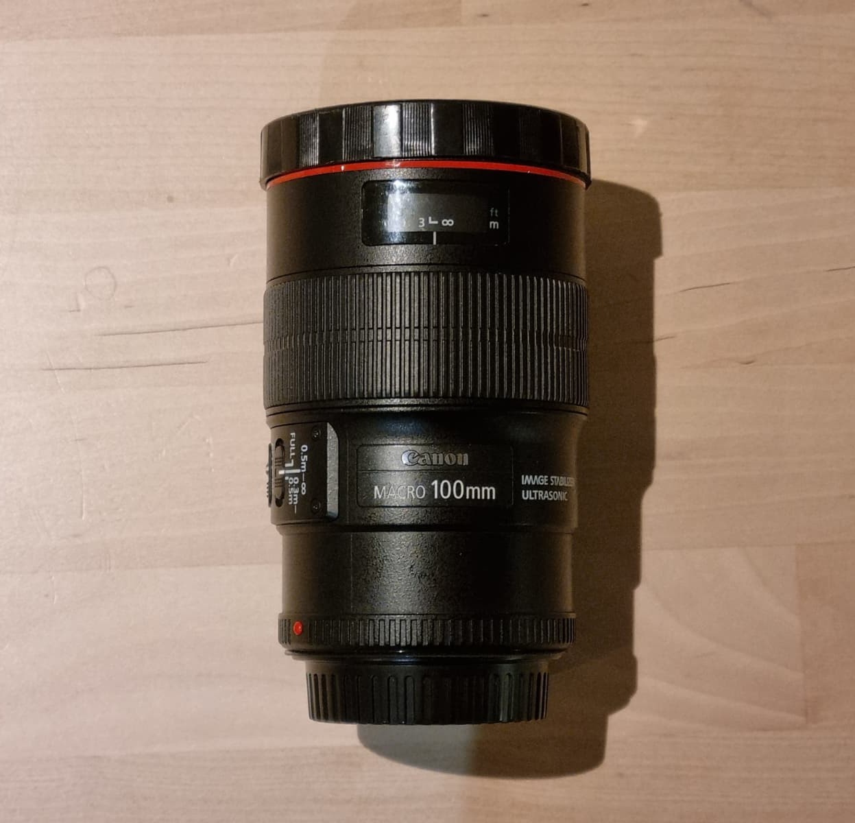 Canon ef 100mm f/2.8l macro is usm lens