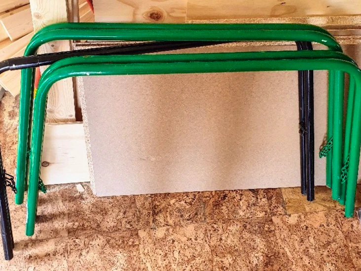 3 stycken gipsbockar som tål väldigt mycket.