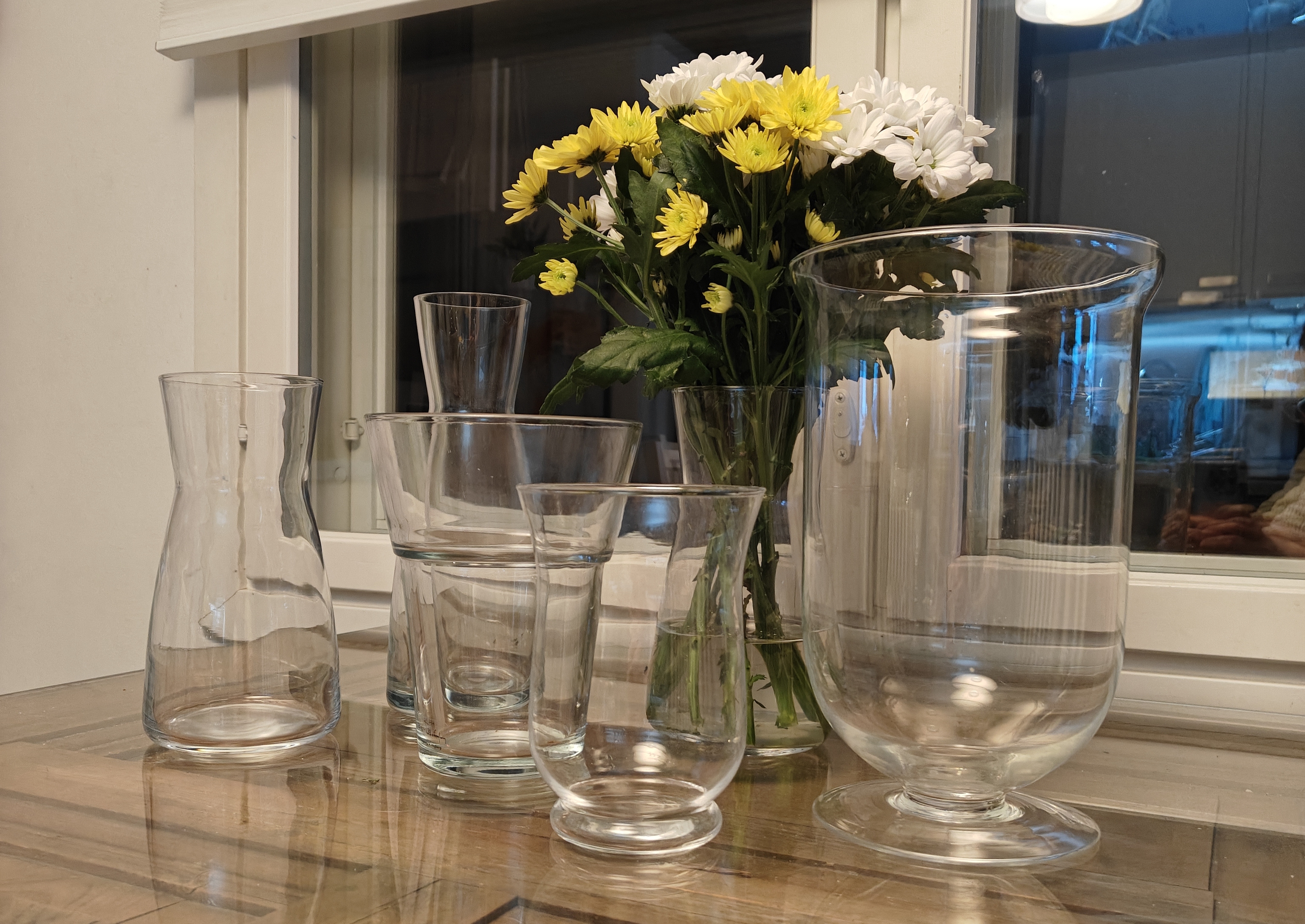 Erilaisia maljakoita