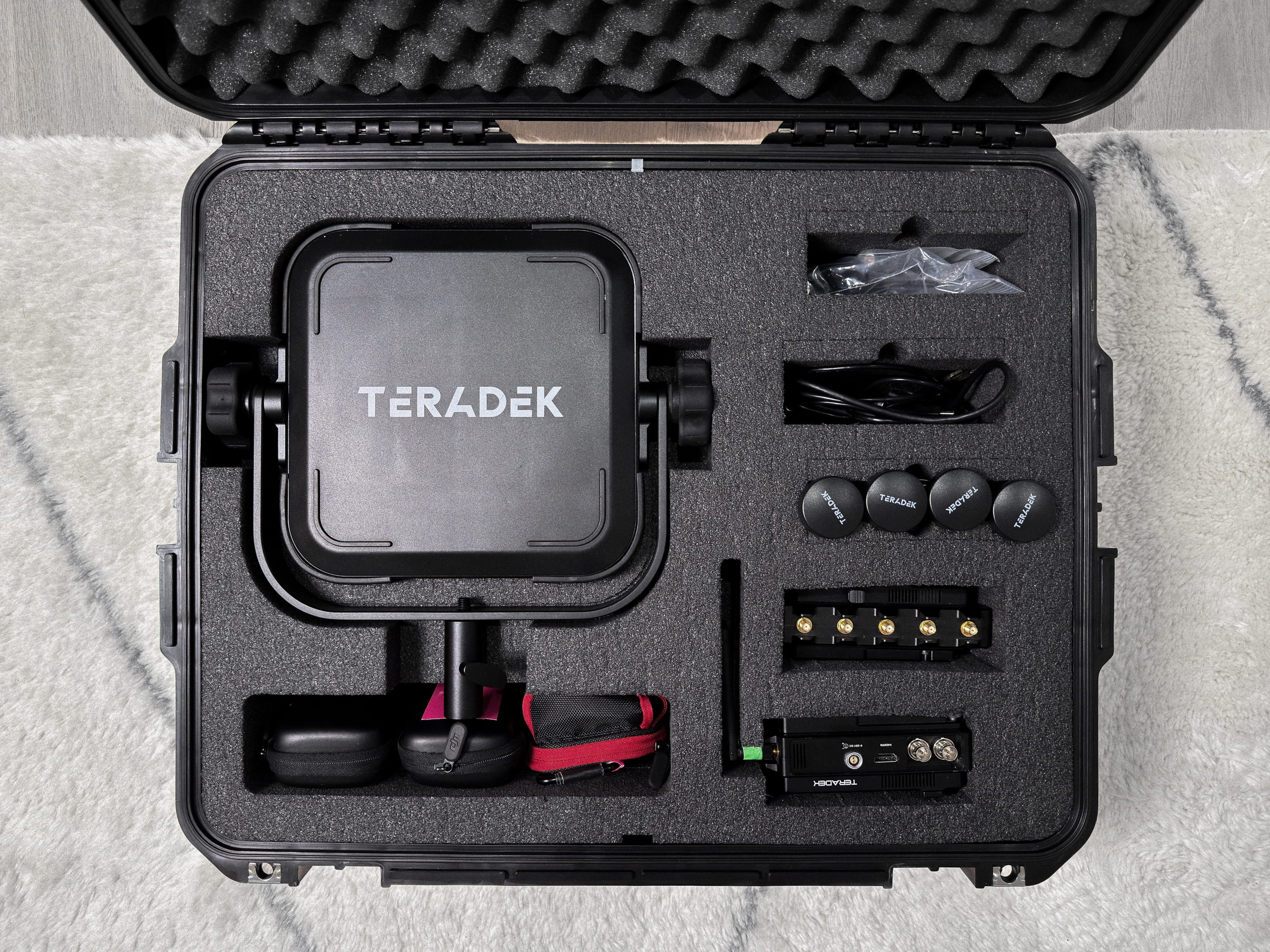 Teradek bolt 4k max wireless tx/rx deluxe set + array – v-mount