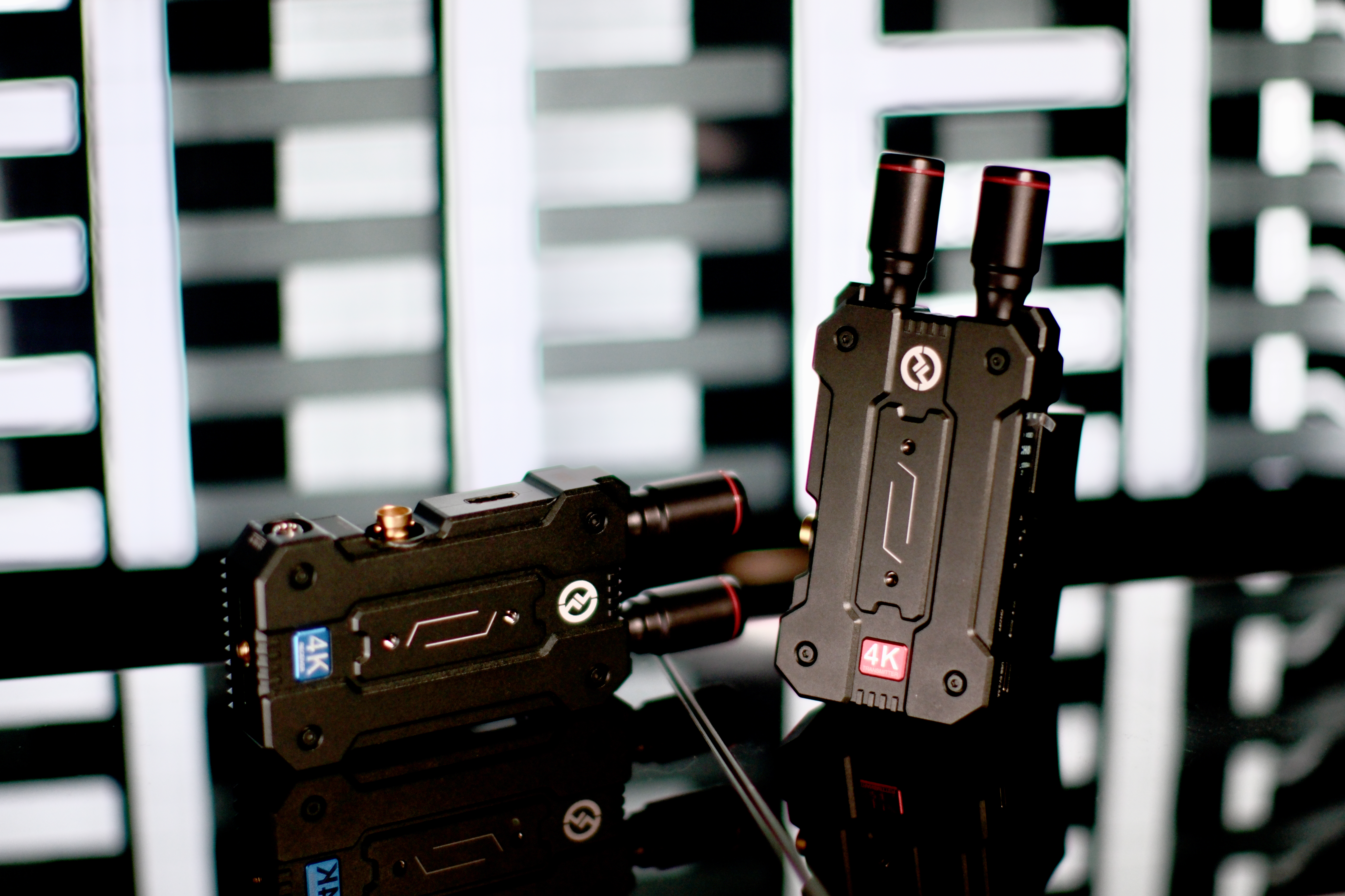 Hollyland mars 4k wireless video transmitter kit (sdi & hdmi with 4x batteries)