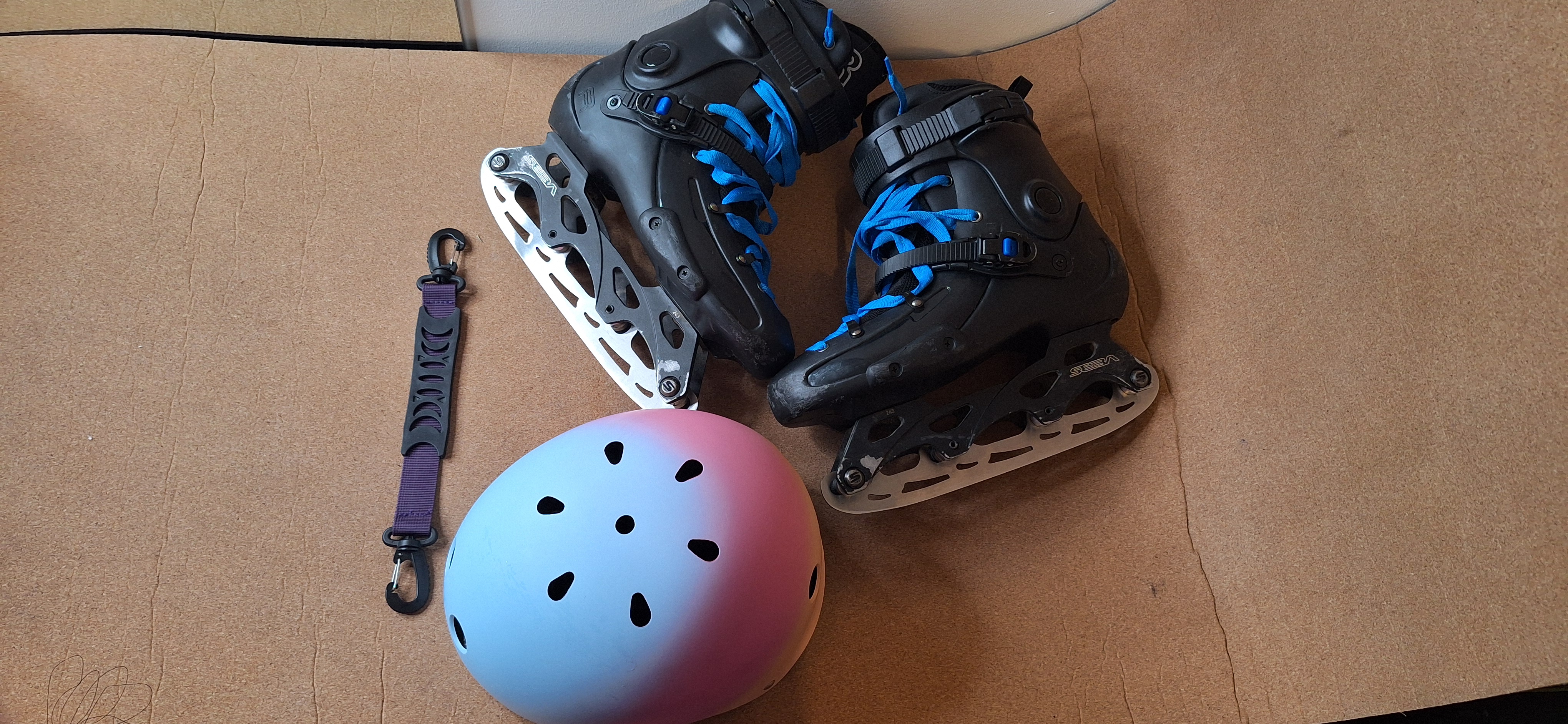 Skøyter med hjelm m/l