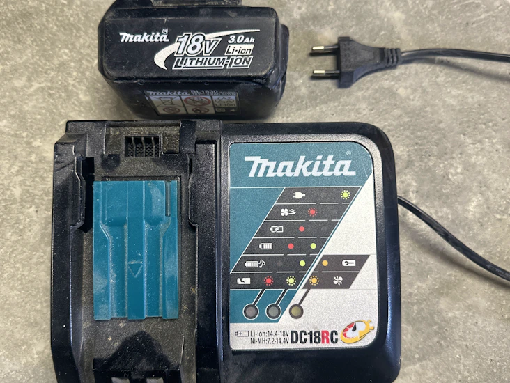Makita lader 14.4-18v og 3ah batteri