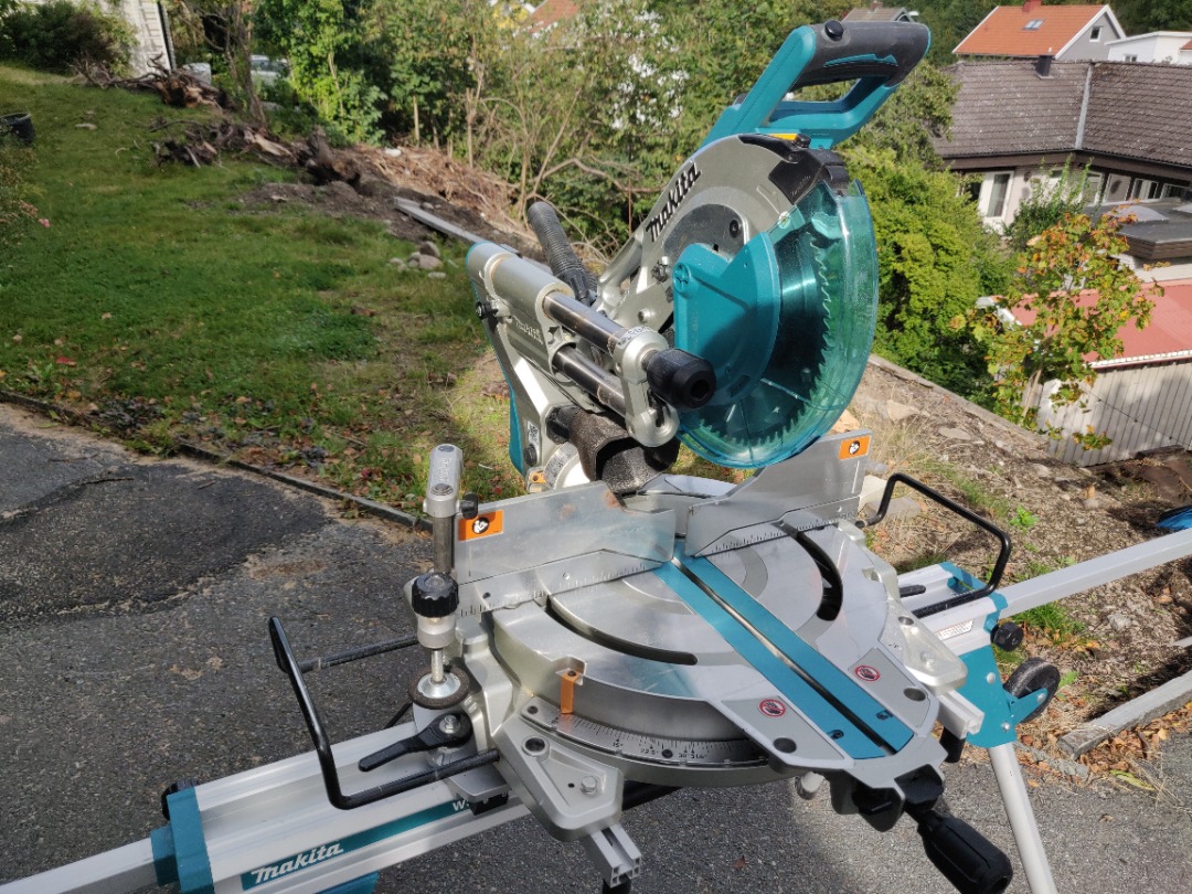 Makita gersåg med stativ ls1019l