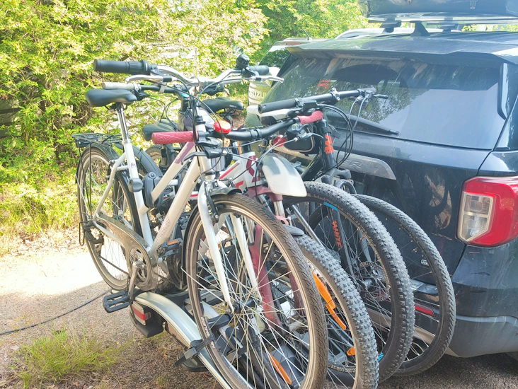 Thule velocompact pyöräteline neljälle pyörälle