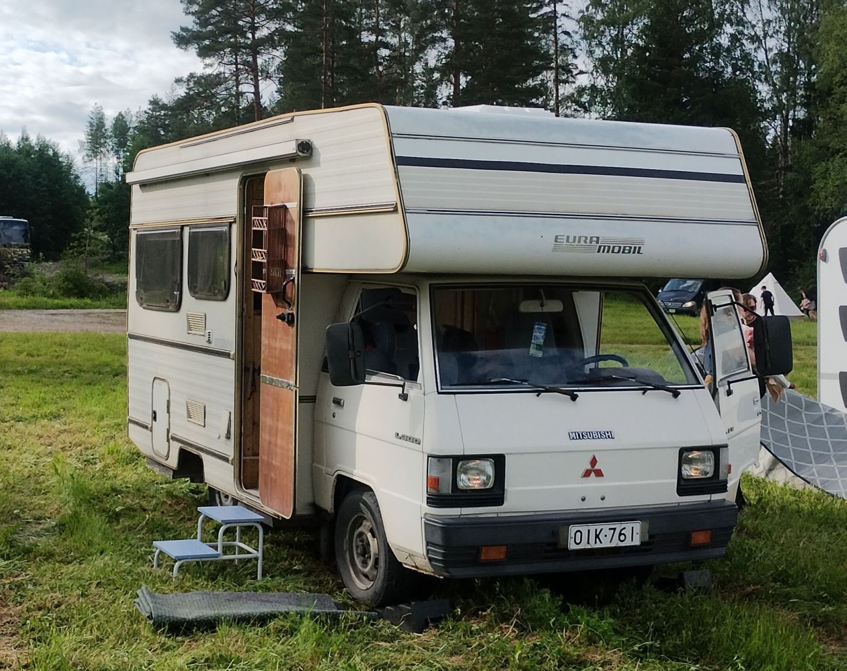 Siisti ja toimiva asuntoauto seikkailuihin!