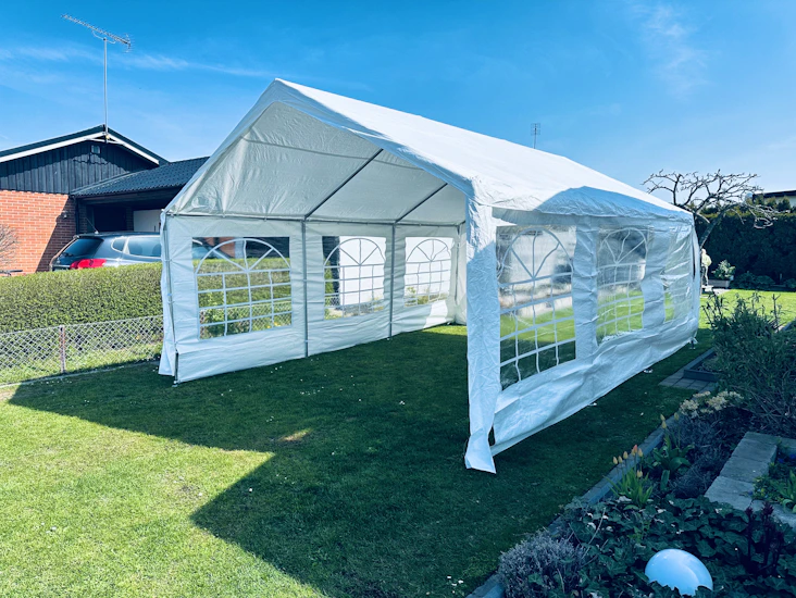 Partytält 4x6 m med inredning