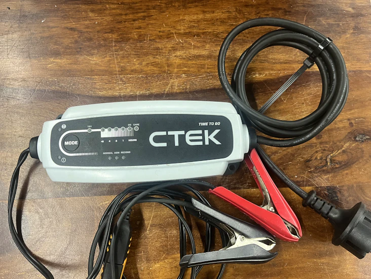 Ctek ct5 time to go akkulaturi-ja-ylläpitäjä