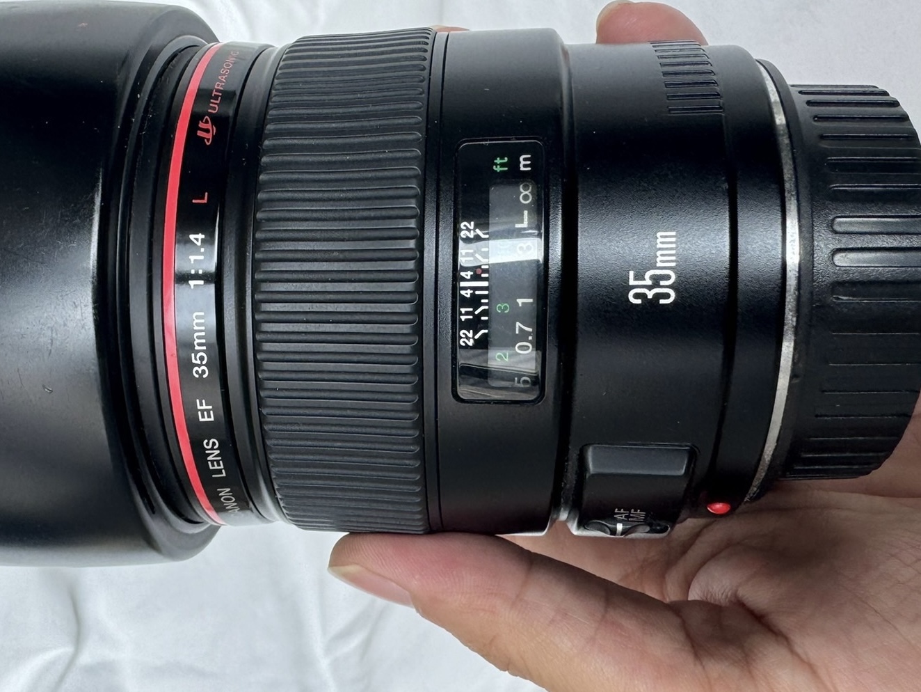 Canon ef 35mm f/1.4 l usm lens