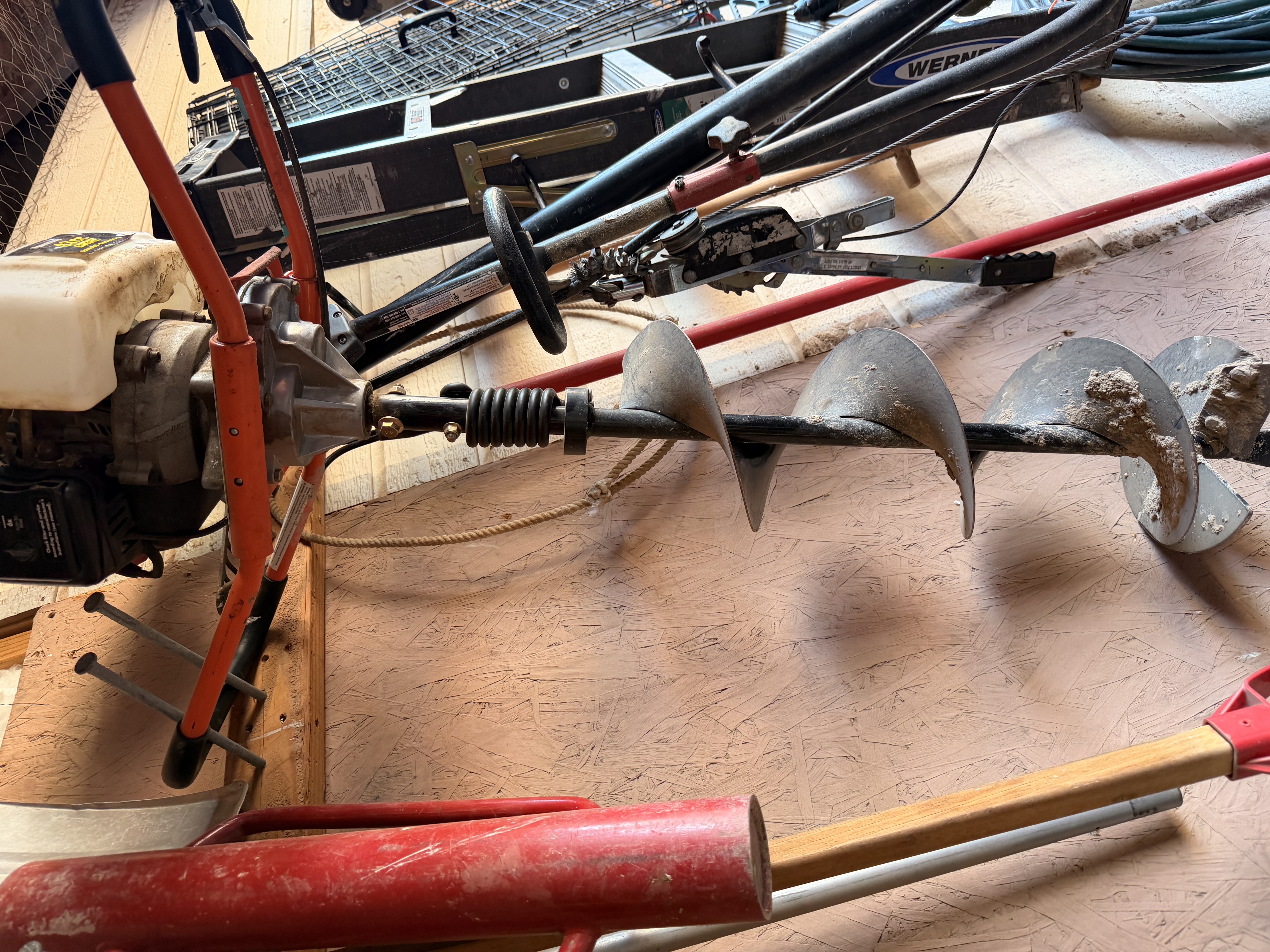 Hand powered post hole auger