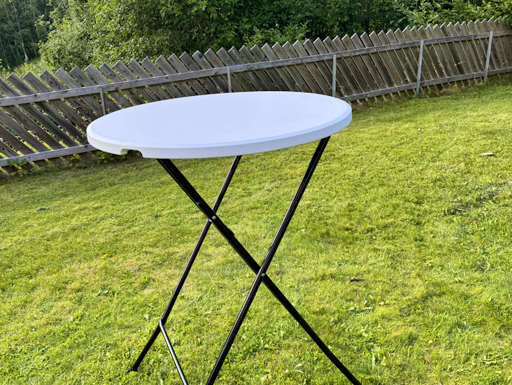 2 barbord til leie (sammenleggbare)