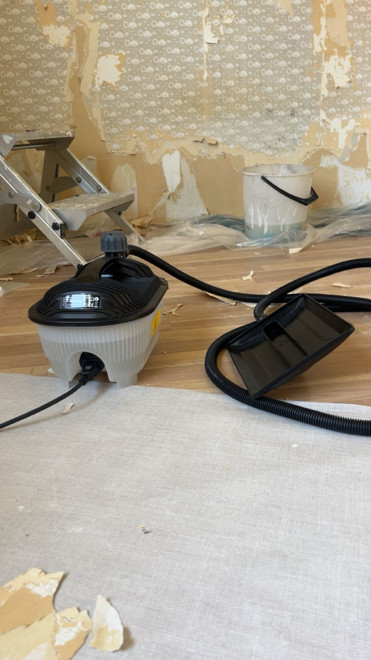 Ända / enklaste  sättet att få bort flera lager tapet på en timme 