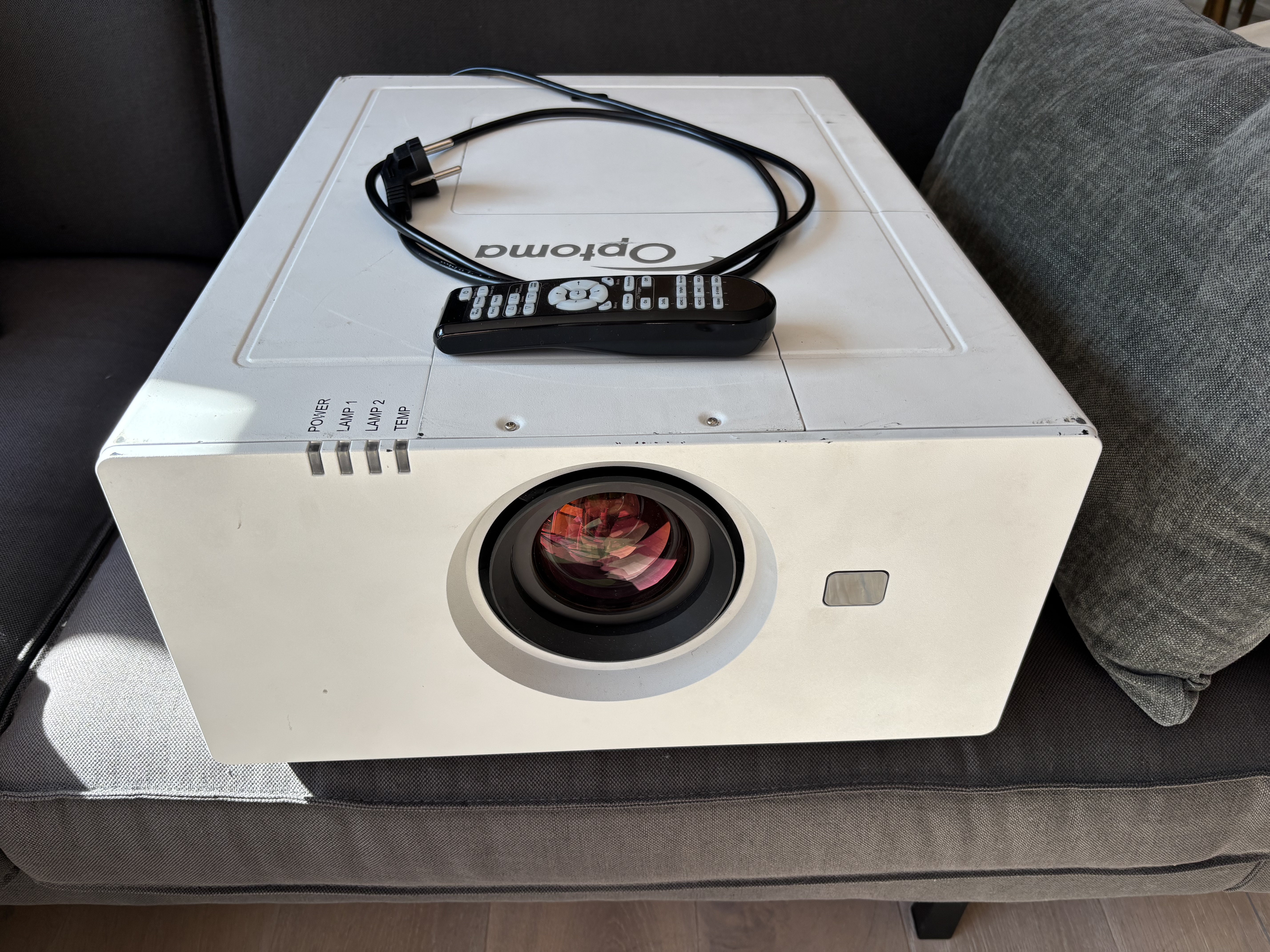 Optoma eh7500 prosjektor