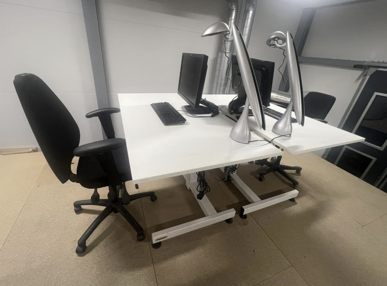 Hyr höj- och sänkbart skrivbord – ergonomiskt arbetsbord