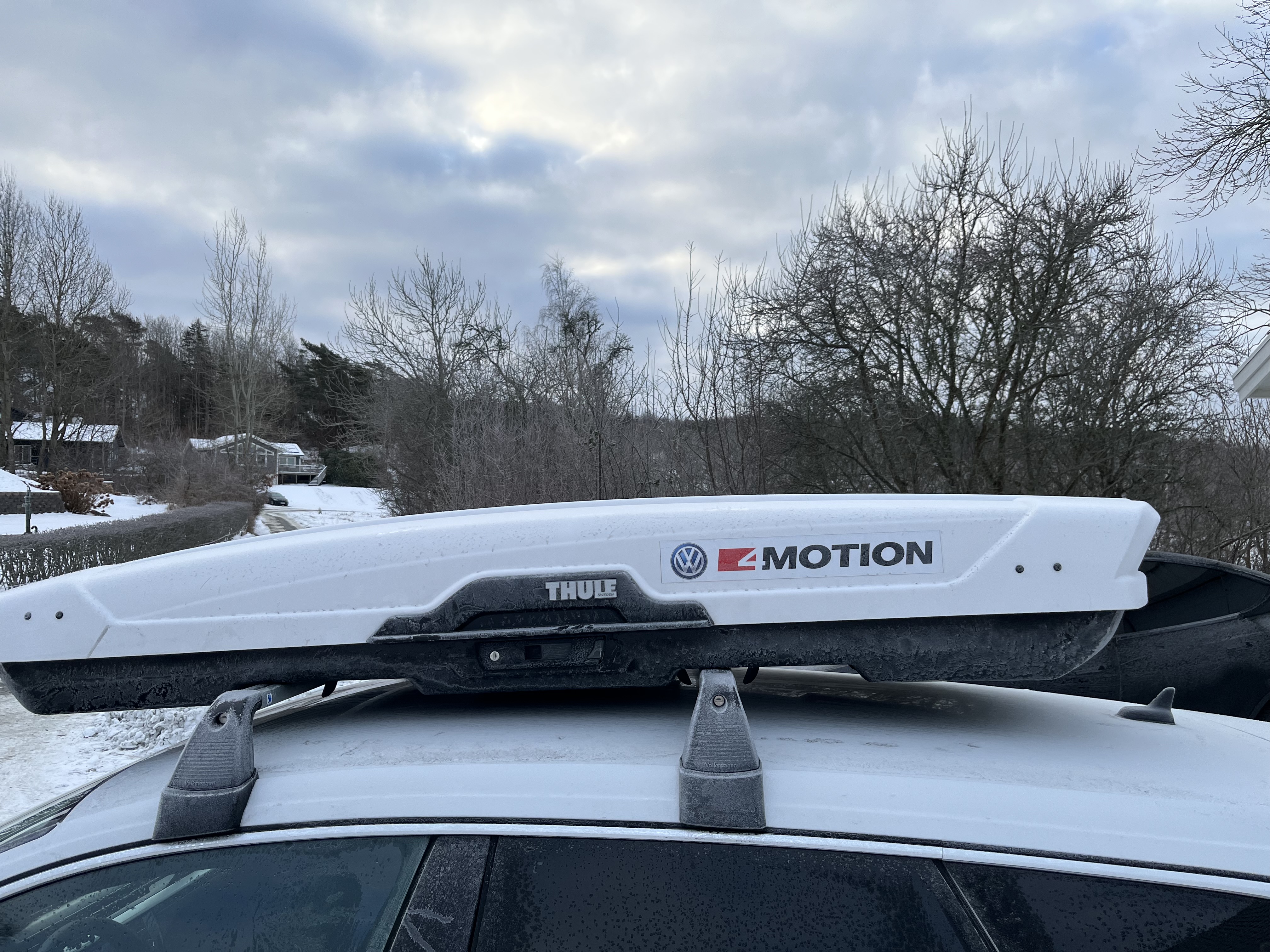 Vit thule motion xt takbox - powerclick för enkel montering