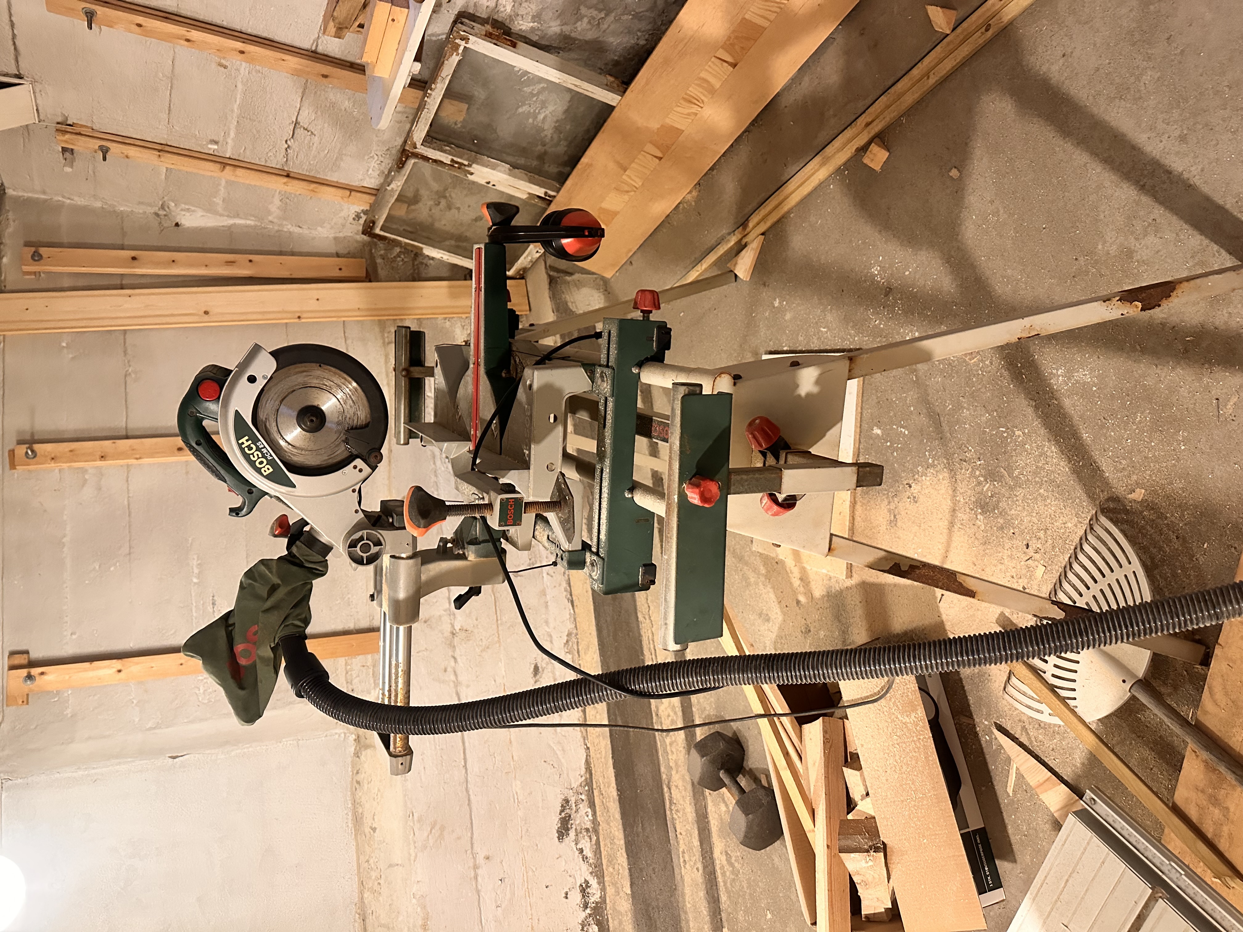 Bosch kapp- og gjærsag med stativ (pcm 8 s)