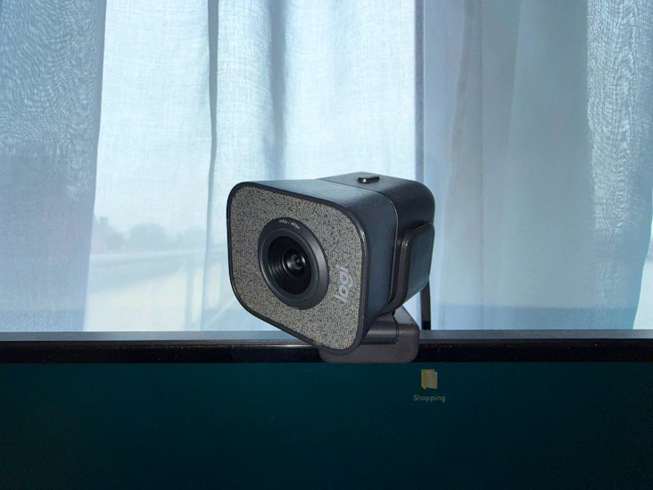Logitech streamcam [perfect for zoom/team meeting, gaming, streaming, webcams etc)