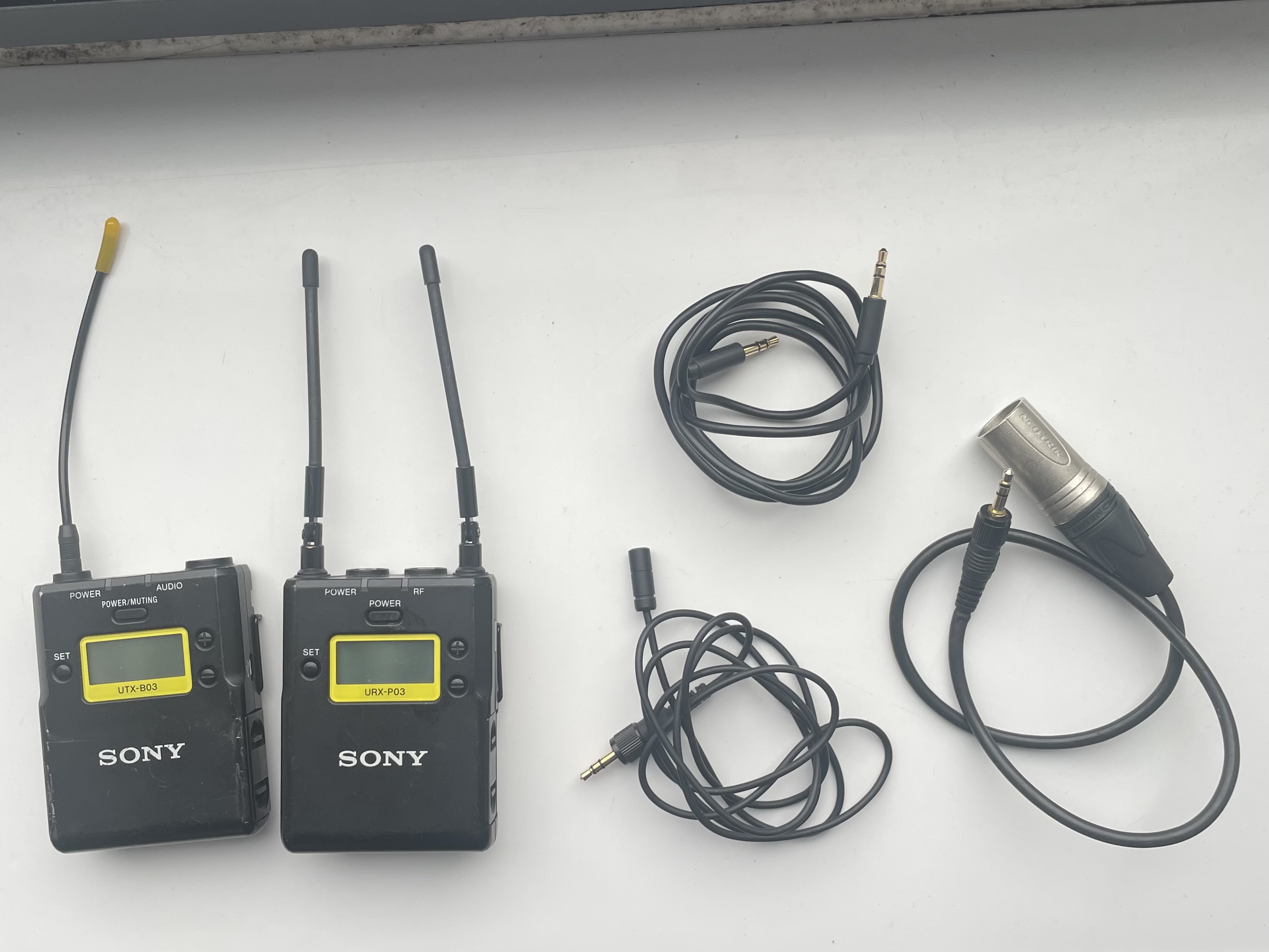 Sony uwp d11 wireless microphone set