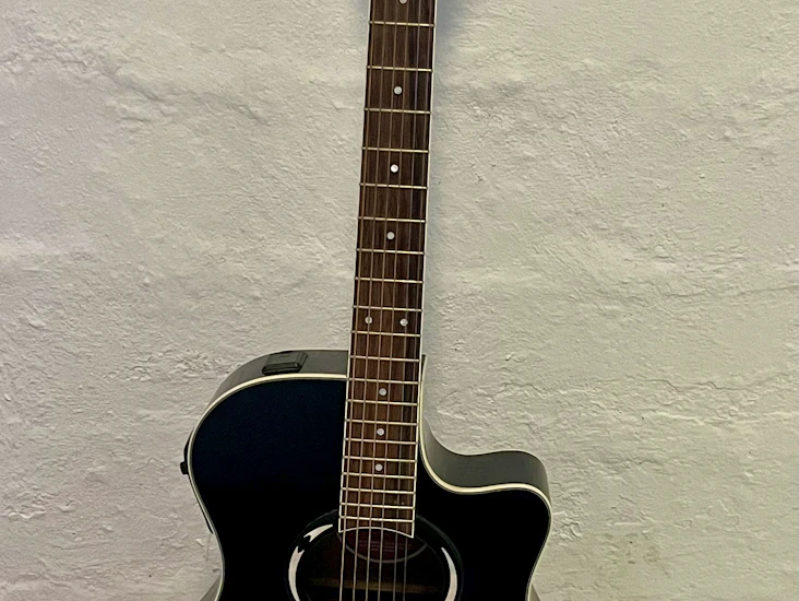 Hyra yamaha akustisk gitarr – perfekt för både nybörjare och erfarna musiker!