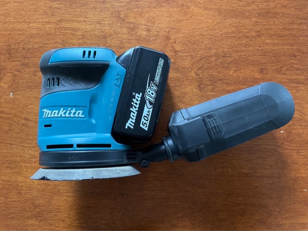 Makita batteridriven excenterslip dbo180