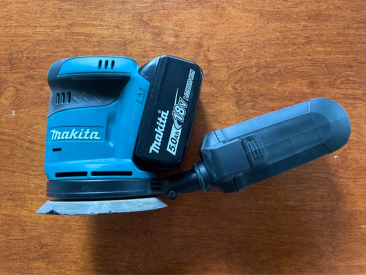 Makita batteridriven excenterslip dbo180