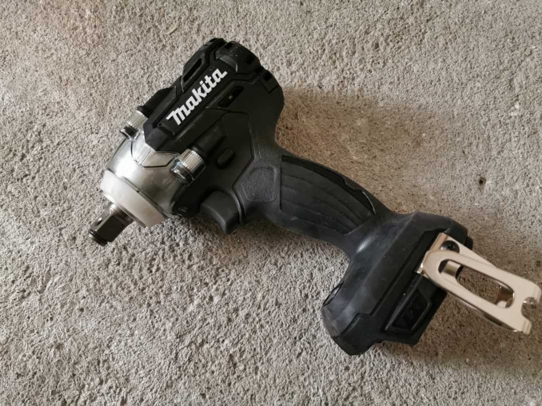 Makita batteridrevet muttertrekker