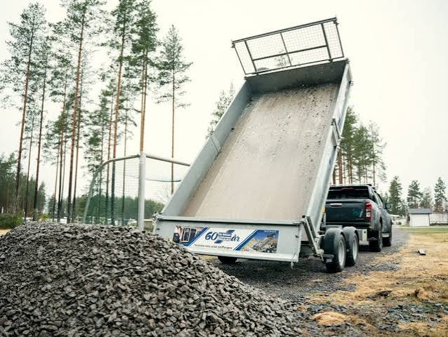 Tipphenger til utleige - ifor williams tt3621 med tette grinder