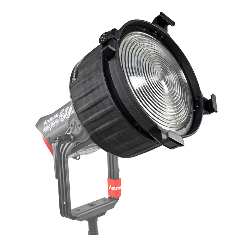 Aputure fresnel f10 + barndoors