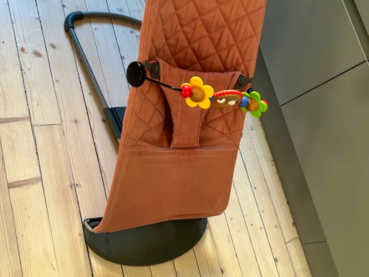 Babybjørn vippestol med leke